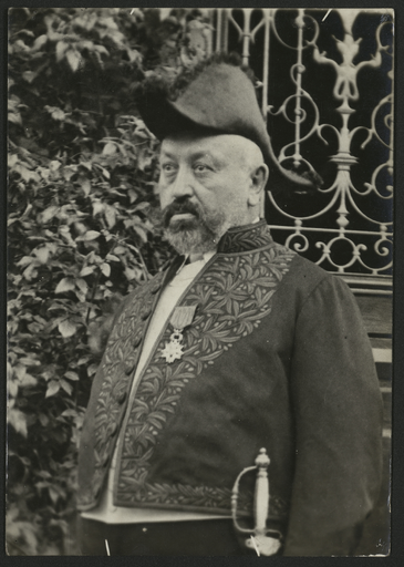 [Portrait photographique d'un académicien]