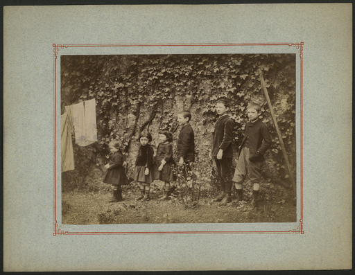 [Portrait photographique des neveux et nièce de Denys Puech?]
