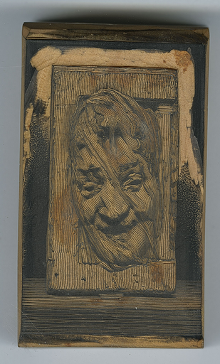 Matrice du [Bas-relief d'un visage de femme souriante et voilée]